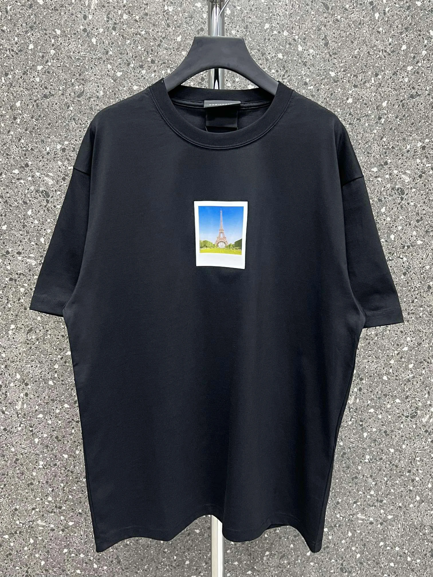

23SS New Summer Paris Eiffel Tower Round Neck Short Sleeve T-shirt, a Unisex Casual and Fashionable Short Sleeve Shirt