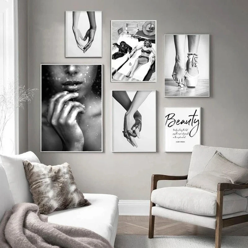 Постеры и принты с изображением двух рук сексуальной женщины черные белые