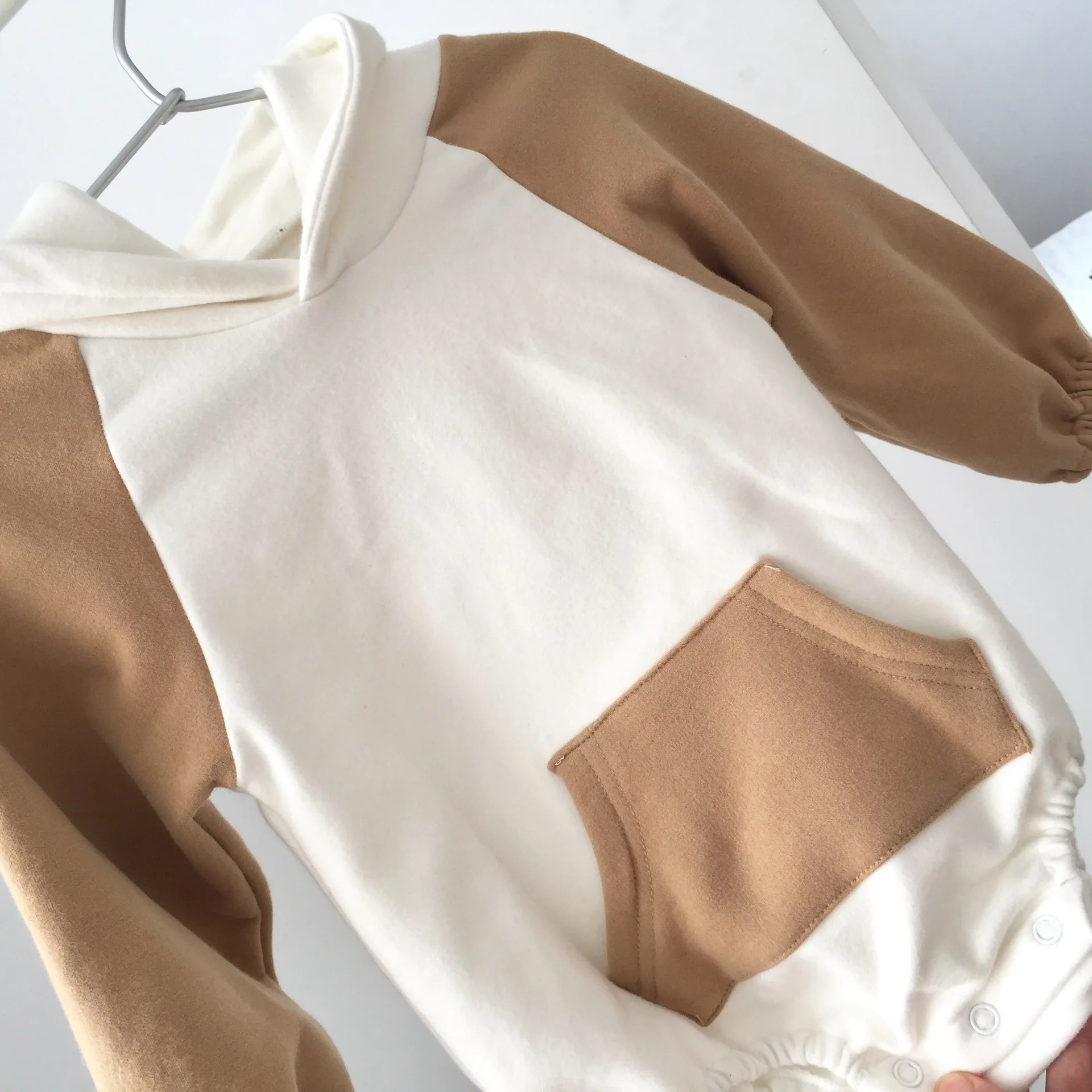 

2022 Latest Spring and Autumn fashion trend wool knitted hoodie for children