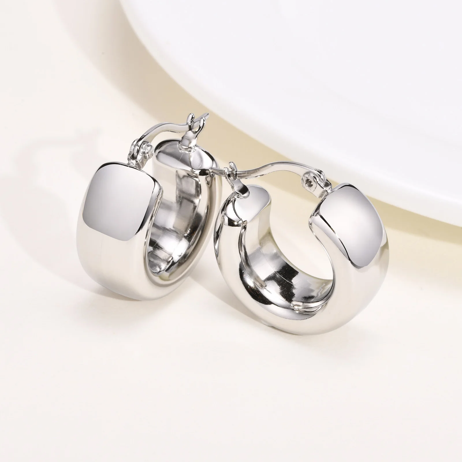 

Women Dainty Hoop Huggie Earrings, Anti Allergy Stainless Steel Stud Earrings, Chic Birthday Party Fashion Jewelry To Mom Girls