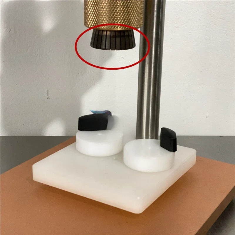 BSK-CH15 ОБЖИМНАЯ пресс-форма для пневматического флакона духов/ручной обжимной