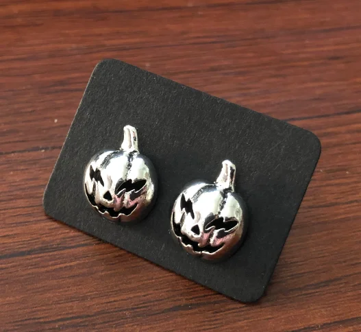 Готические серьги-гвоздики в виде тыквы и черепа богемные серьги стиле хиппи