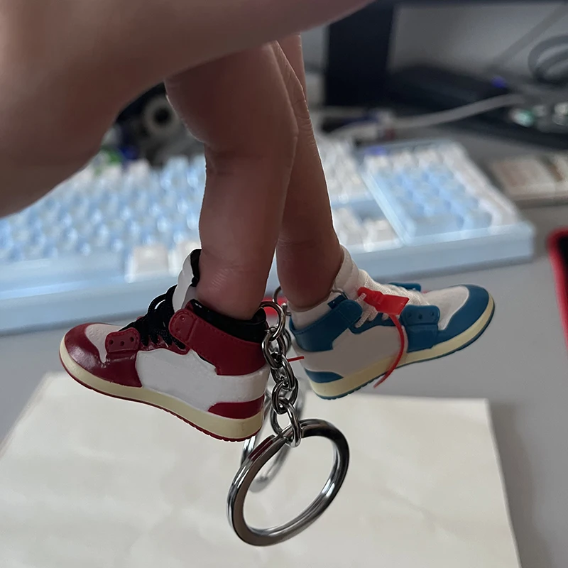 

Fashion Simulation 3D Basketball Shoes Keychain Fun Mini PU Sneakers Keyring DIY Jewelry Accessories Bag Car Pendant Keychains
