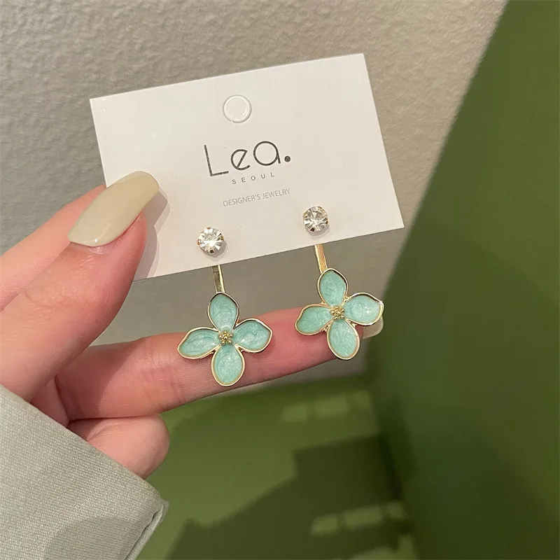 

2022 New Arrival Elegant Crystal Flower Stud Earrings for Women Gift Fashion Jewelry Zirconia Flower Earrings