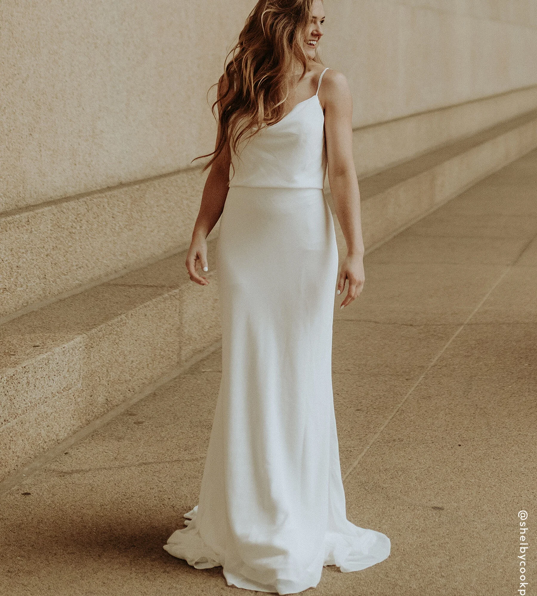 

Женское длинное свадебное платье It's yiiya, белое шифоновое платье на тонких бретельках без рукавов с V-образным вырезом и шлейфом на лето 13651