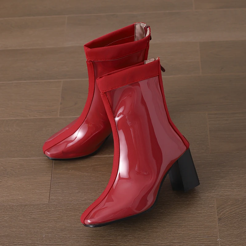 

Двухслойные эластичные глянцевые лакированные кожаные Простые короткие ботинки с квадратным носком на толстом каблуке и молнией сзади для женских сапог