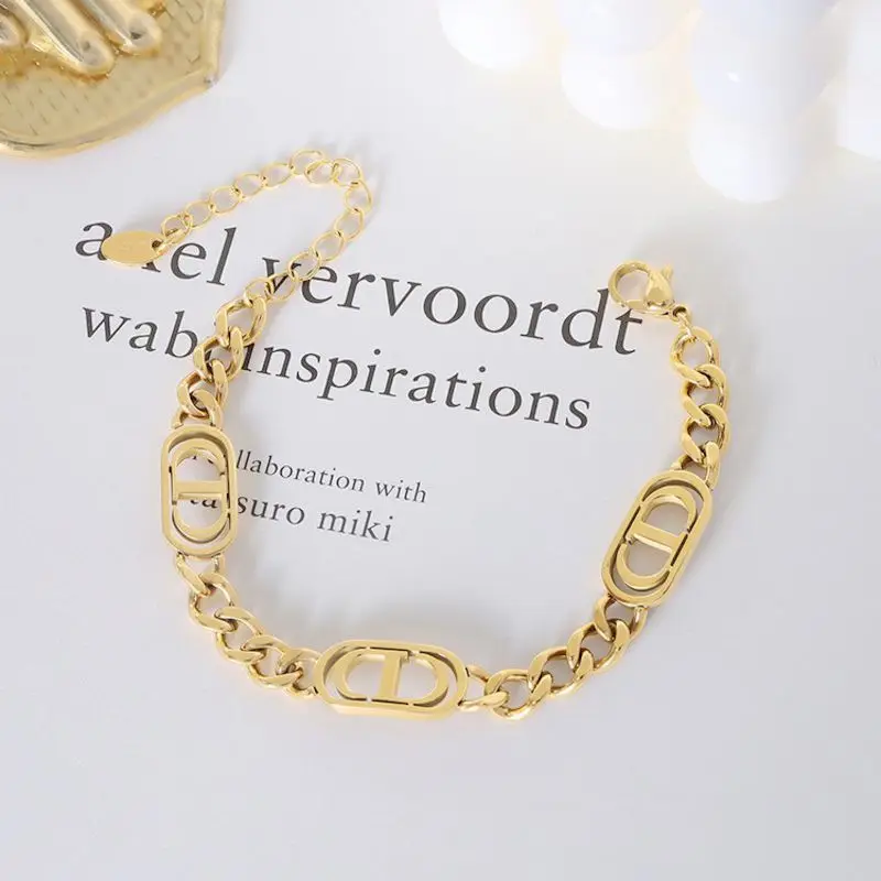 

Fashion Bracelet Stainless Steel Plated Chain Hand Ornament Designer Charms For Women Hip Hop Gift Accessories Jewelry 2021