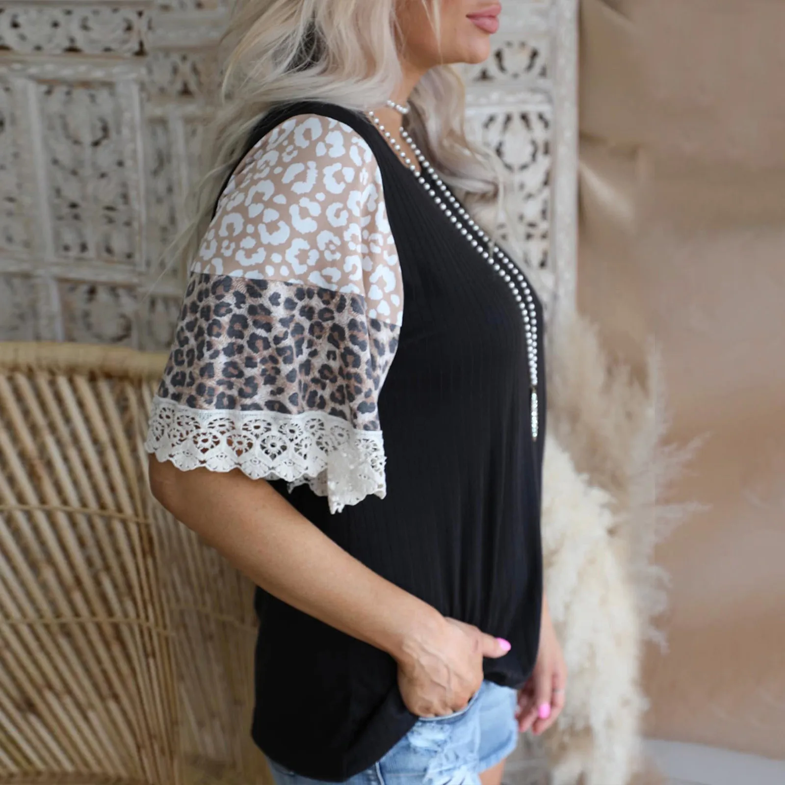 

Блузка женская с коротким рукавом и круглым вырезом, Повседневная Свободная рубашка с леопардовым принтом, с кружевом, в винтажном стиле, ле...