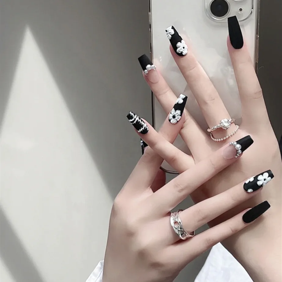 

24pcs Nail Stickers Black and White Short French Long Ballet Dancer Coffin Full Cover Nail Beauty Cover Removable False Nail