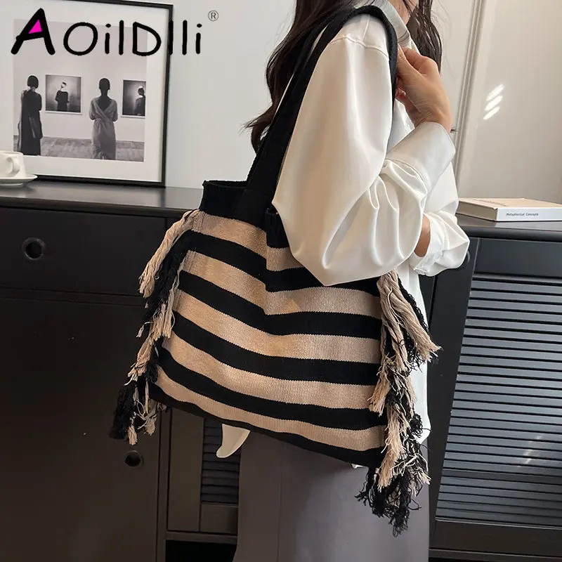 

Повседневные тканые женские сумки на плечо в полоску, дизайнерские вязаные сумки с кисточками, вместительная сумка-тоут для покупок, летняя пляжная сумка, кошельки