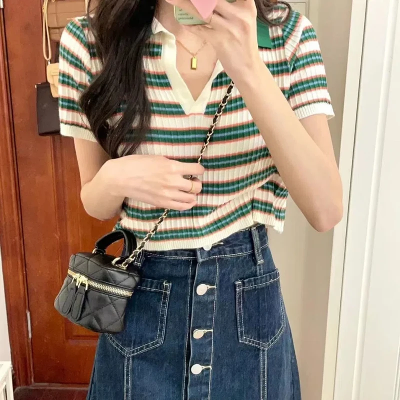 Женская трикотажная рубашка с коротким рукавом в полоску