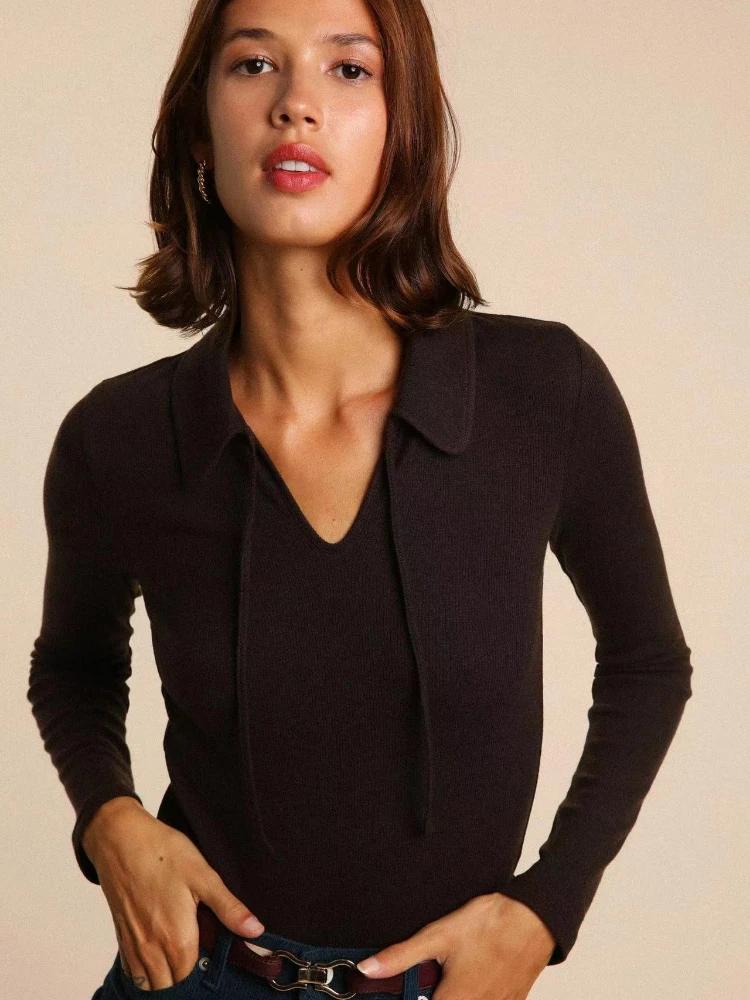 

Женский трикотажный пуловер с V-образным вырезом и длинными рукавами