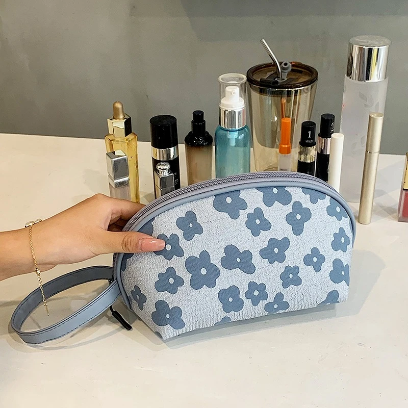 

2022 New Semi-circle Hand-held Cosmetic Bag Wash Storage Bag Portable Coin Purse