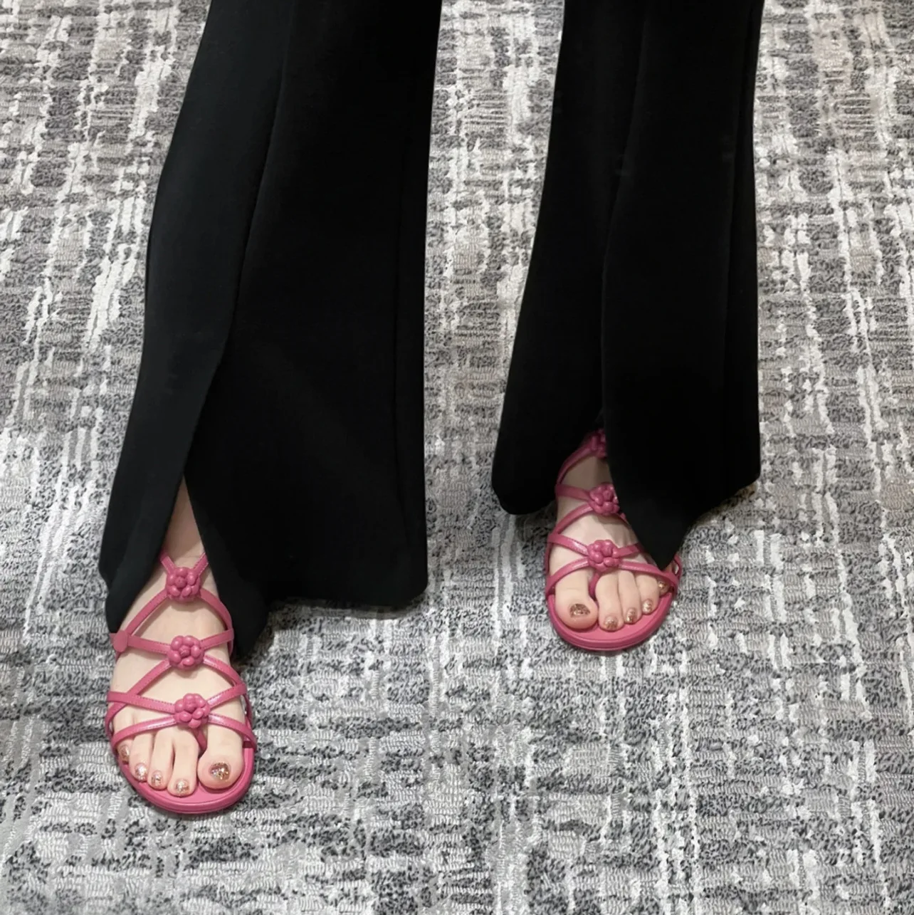 FAFA Fragrant Wind Open Toe Flat Bottom Thin Strap Leather Roman Female Sandals Soft Bottom Hollow Fairy Flower Clip Toe Shoes