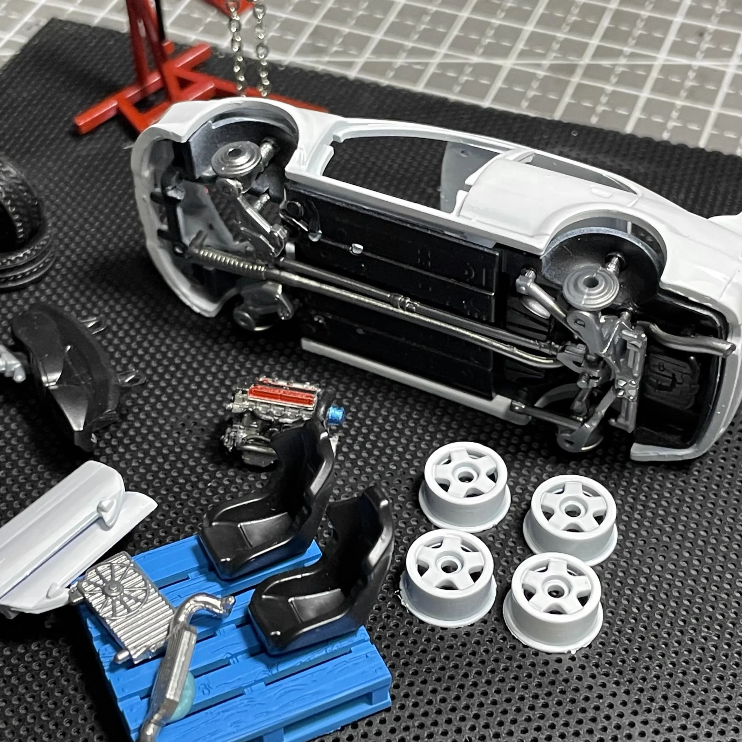 1:64 Mitsub EVO ремонт гаража