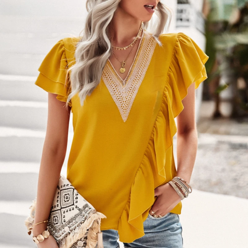 

Женская блузка с коротким рукавом, V-образным вырезом и оборками
