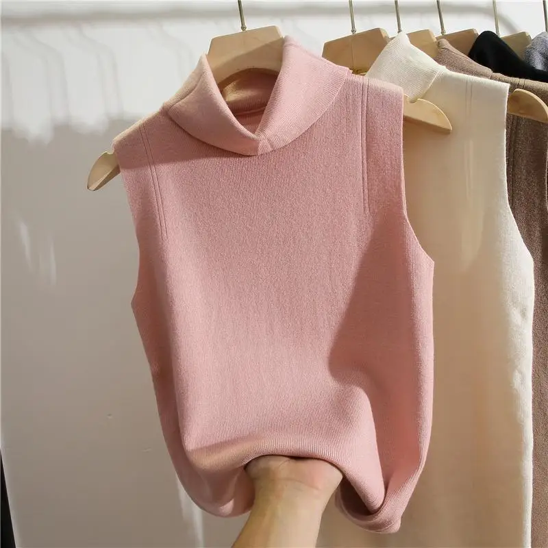 Пуловер с воротником-стойкой под водолазку