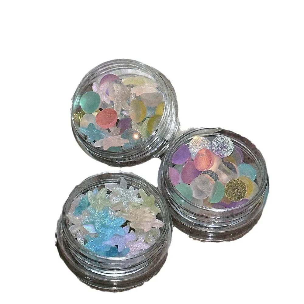 1 коробка бусины в виде морской звезды и русалки