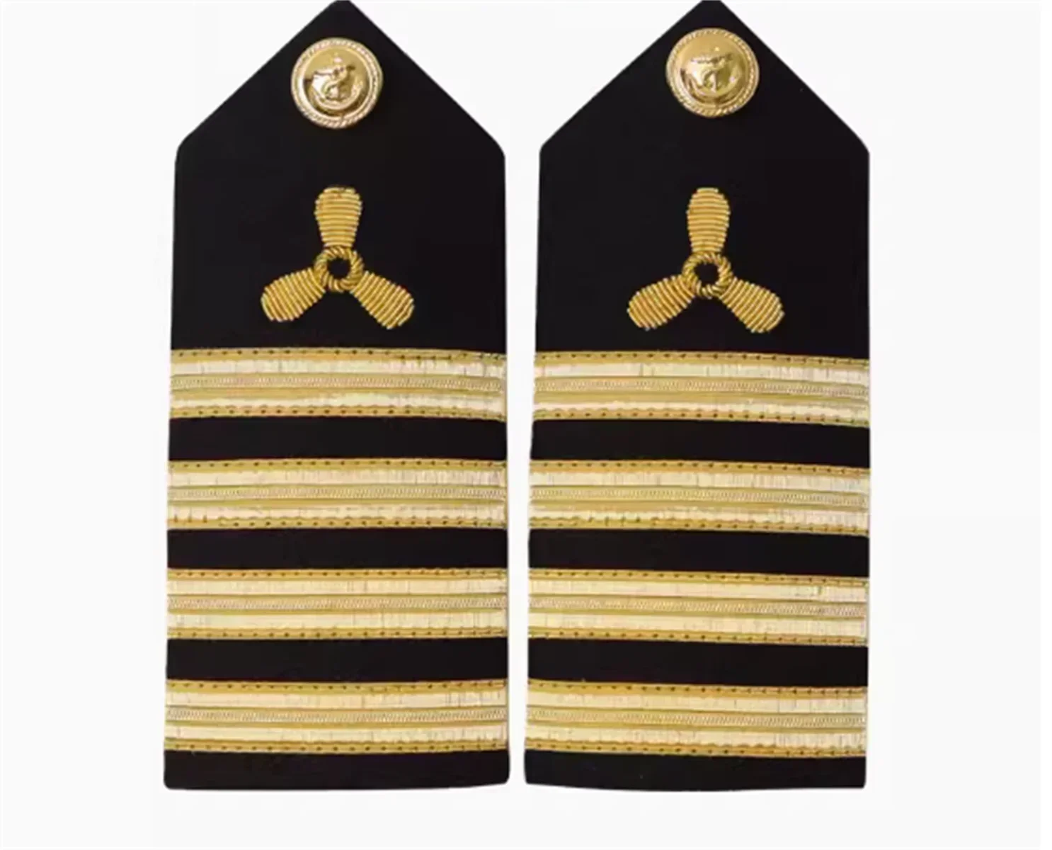 Значок на плечо из шкуры капитана Академии