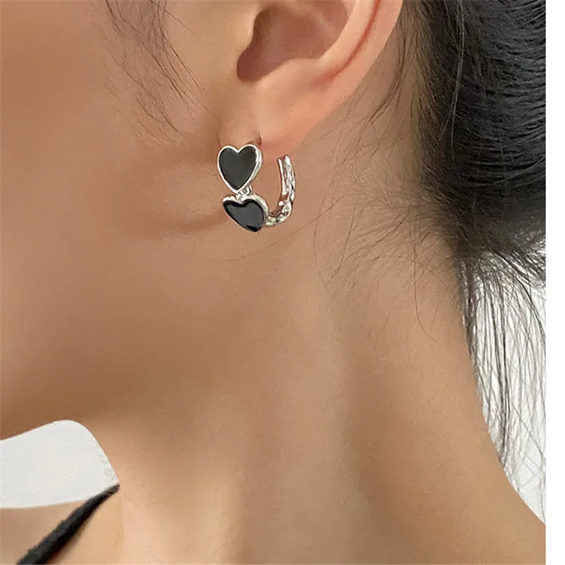 

Женские серьги-гвоздики в форме сердца из серебра 925 пробы