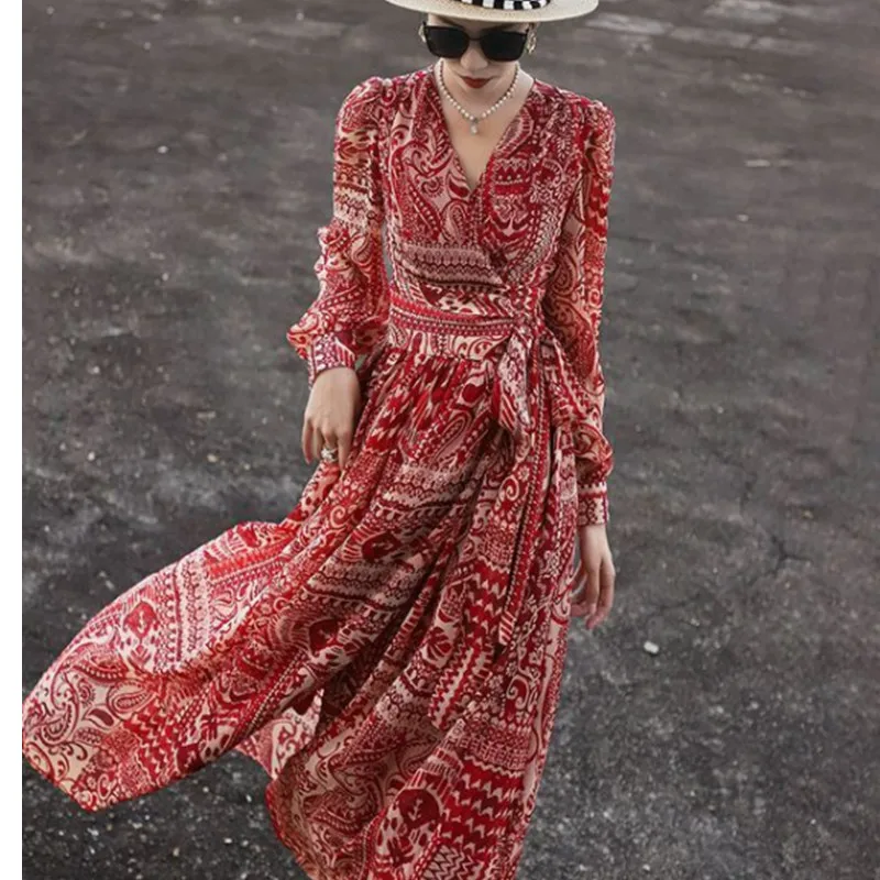 Рисунок 6 - Женское шифоновое платье с V-образным вырезом