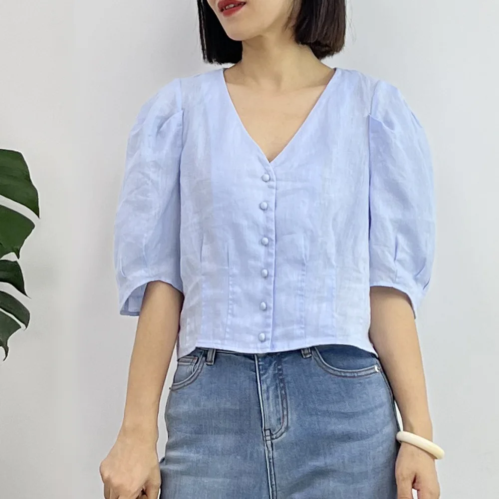 

Блузка женская льняная с драпировкой и V-образным вырезом