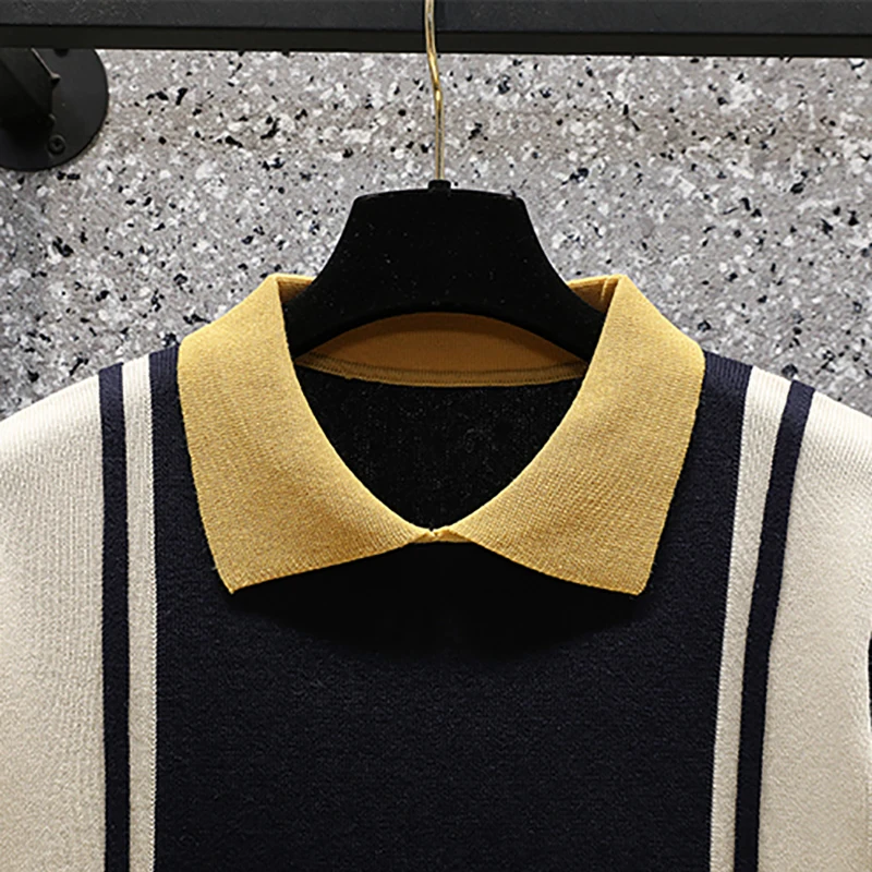 Женское трикотажное платье-миди с воротником-поло черное облегающее Хлопковое