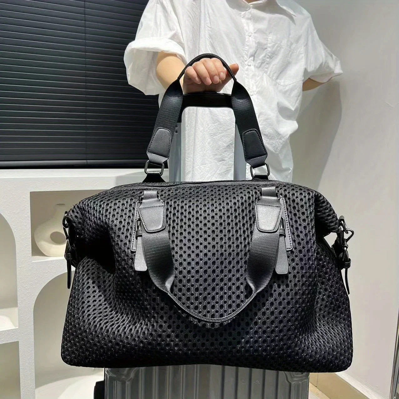 Женская дорожная сумка простая большая для отдыха и водонепроницаемая через