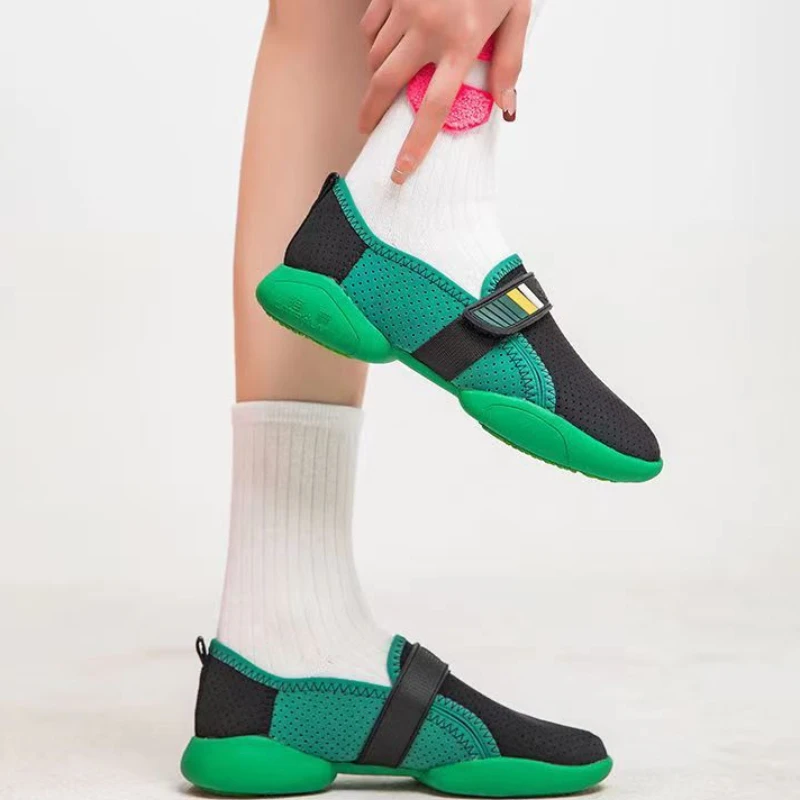 

Autumn 2022 Women's Vulcanized Shoes Fashion Mesh Shoes of Women Hollow Slip-on Casual Shoe Comfortable Flat Light Walking Shoes