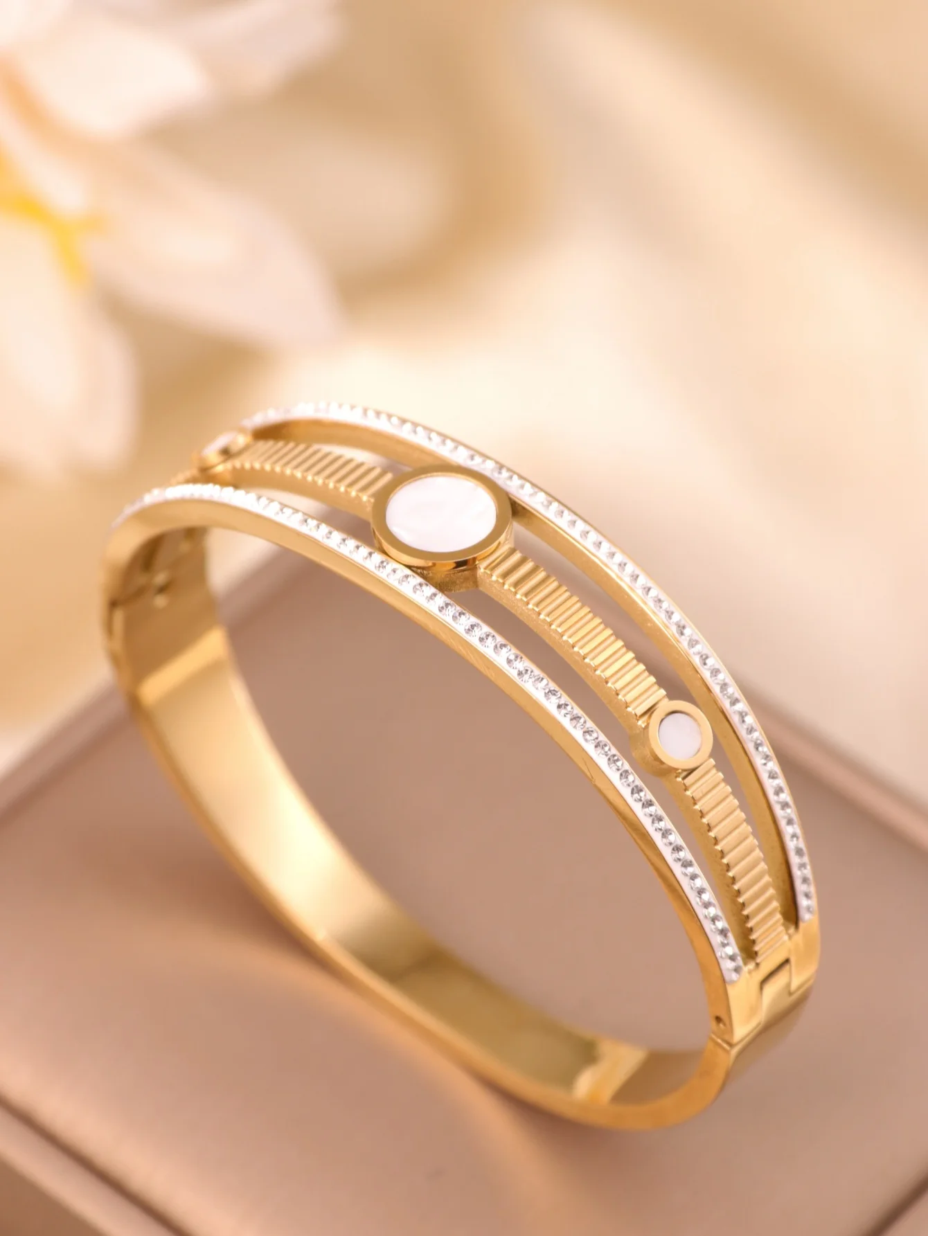 Модный женский браслет из титановой стали