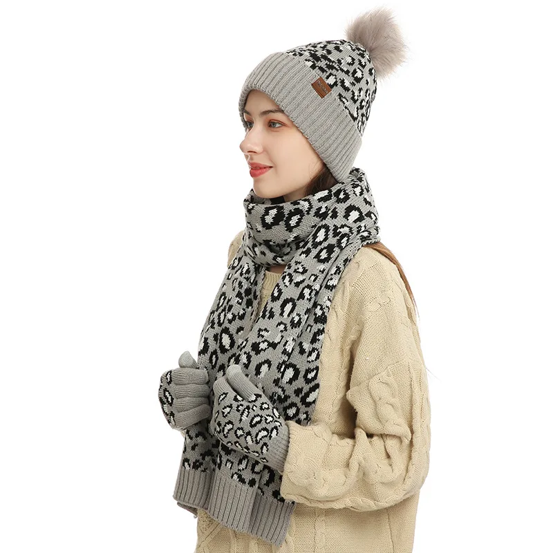 

Леопардовый шарф, шапка и перчатки, женские теплые вязаные шапки из трех предметов на осень и зиму, ретро шарфы, перчатки, лыжный защитный зимний комплект
