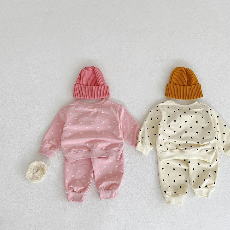 

LZH 2022 новая одежда для маленьких девочек осенние новые комбинезоны для новорожденных мальчиков детская толстовка с длинным рукавом + треугольные брюки модные комплекты из двух предметов