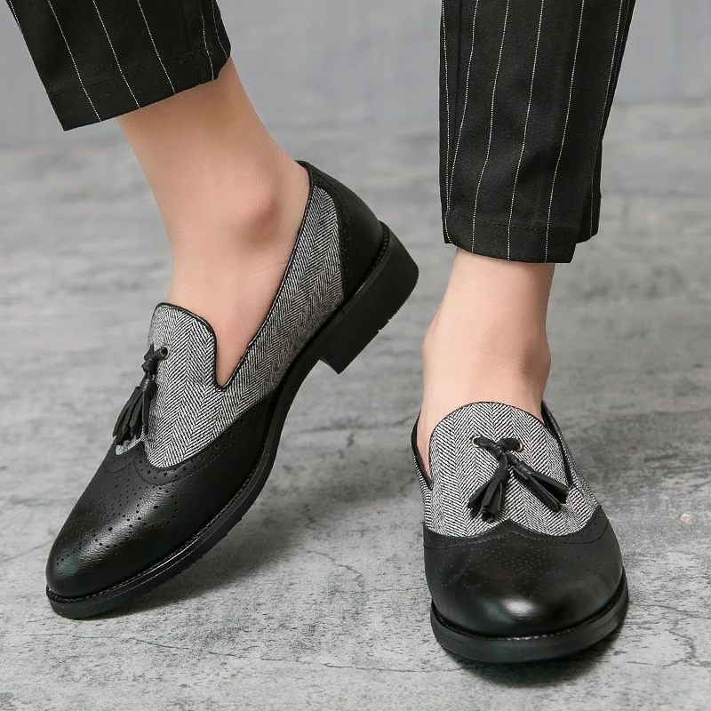 

Italy Luxury Brand Men Shoes Loafer Shoes Men Casual Leather Bullock Carved Tassel Shoes Mens Dress Shoes Black Platform Shoes