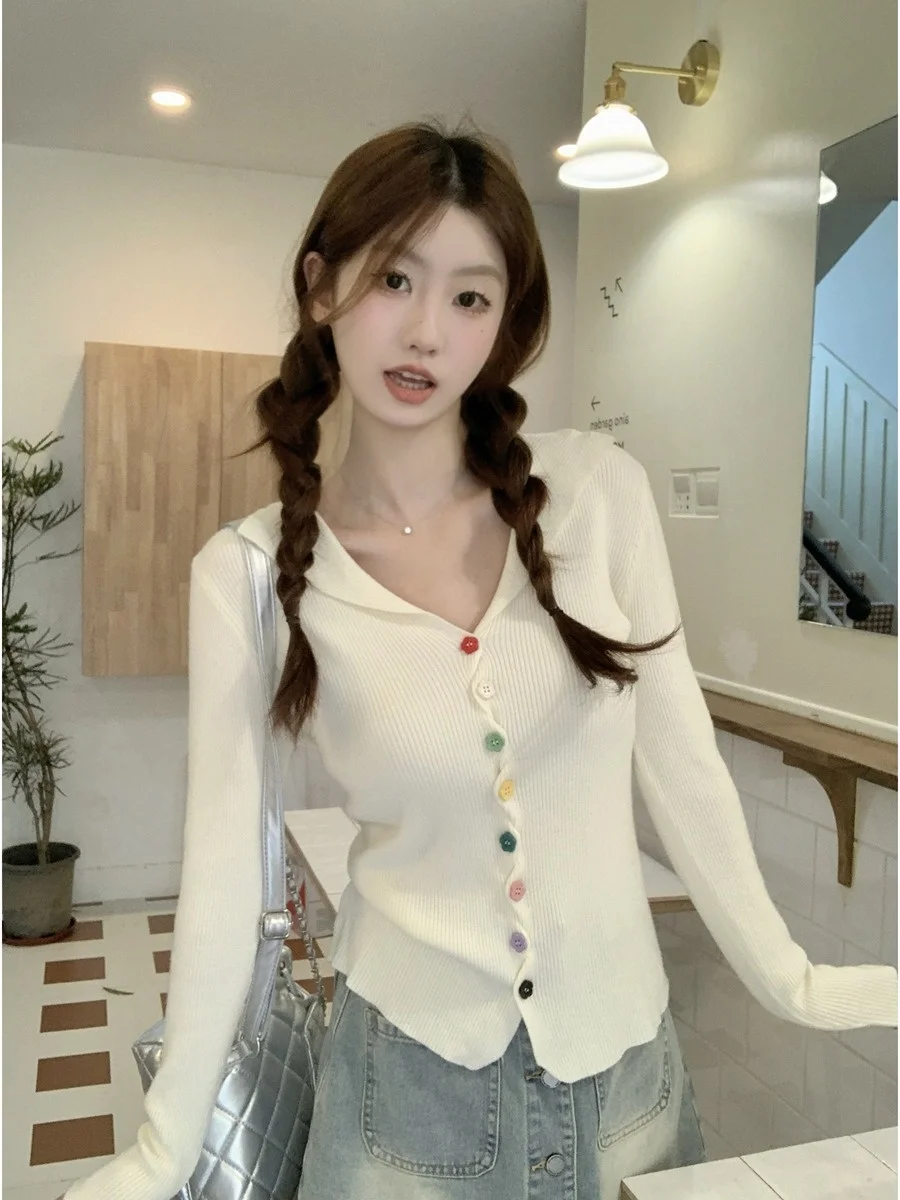 Молочный фуфу с лацканами и пуговицами вязаный кардиган деревянными ушками