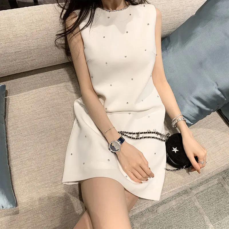 

Femininity 2023 New Perfume dress White waistcoat thin dress Heavy work beaded dress for women