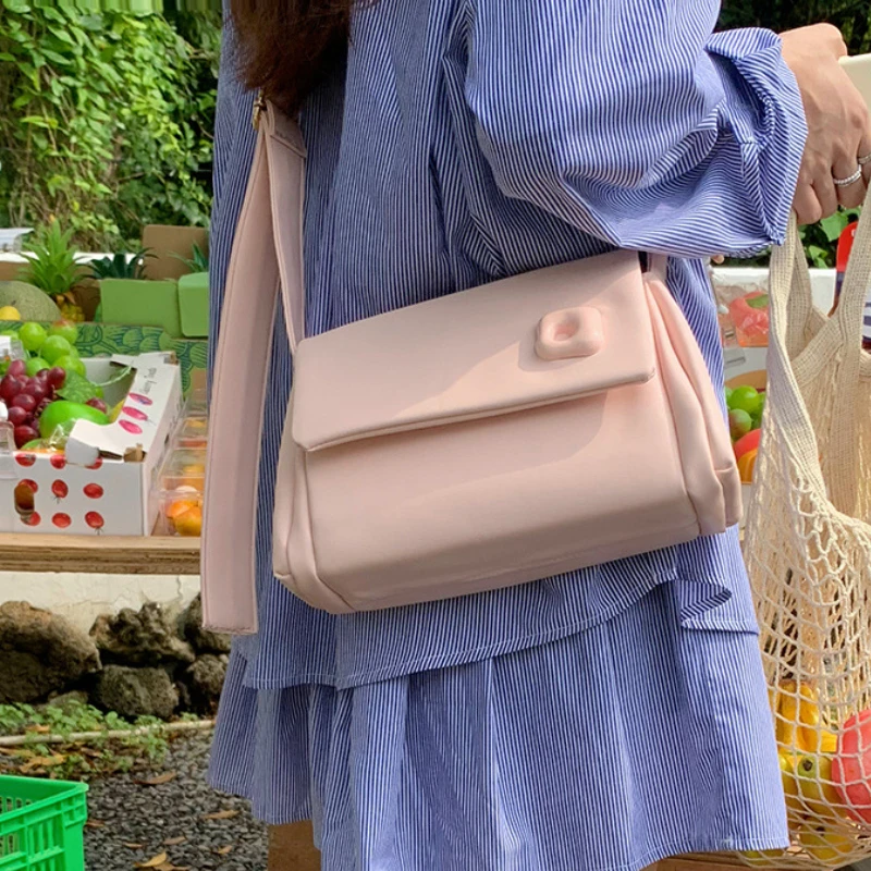 

Soft Pu Women's Messenger Bag Shoulder Bag Simple Girls Satchels Casual Crossbody Bag Cute Flap Phone Bag Purse Female Handbags