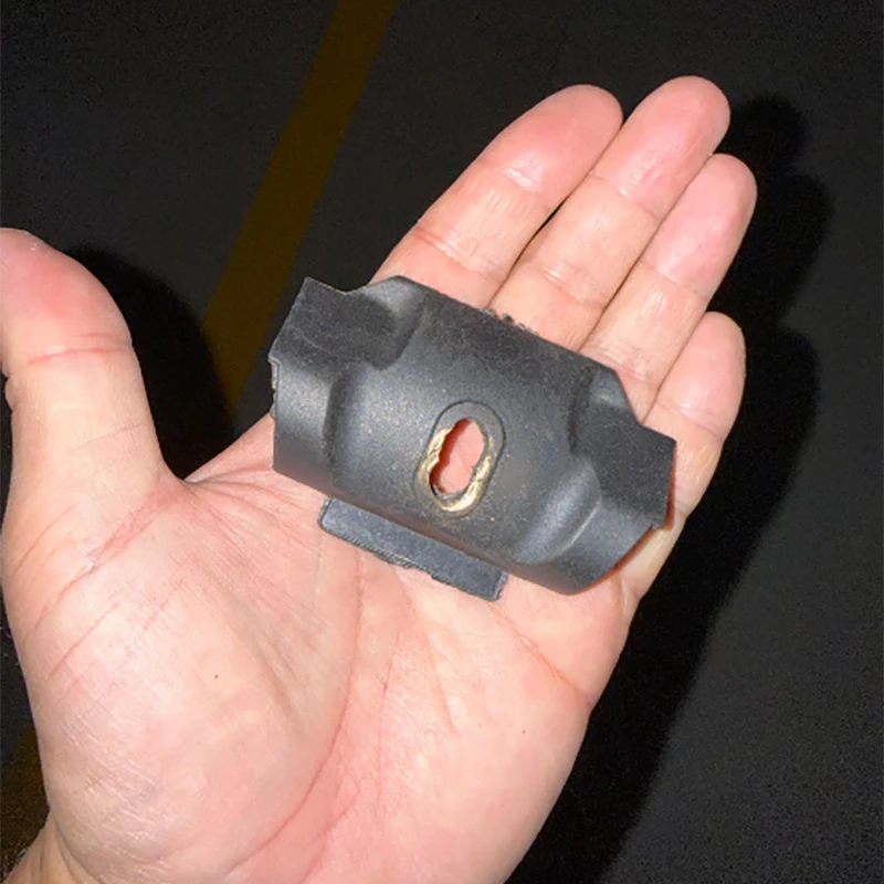 

Аксессуары для перекладины крыши можно приобрести отдельно