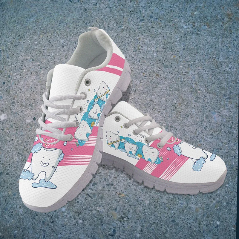 Женские кроссовки с милым мультяшным рисунком зубьев Повседневная теннисная