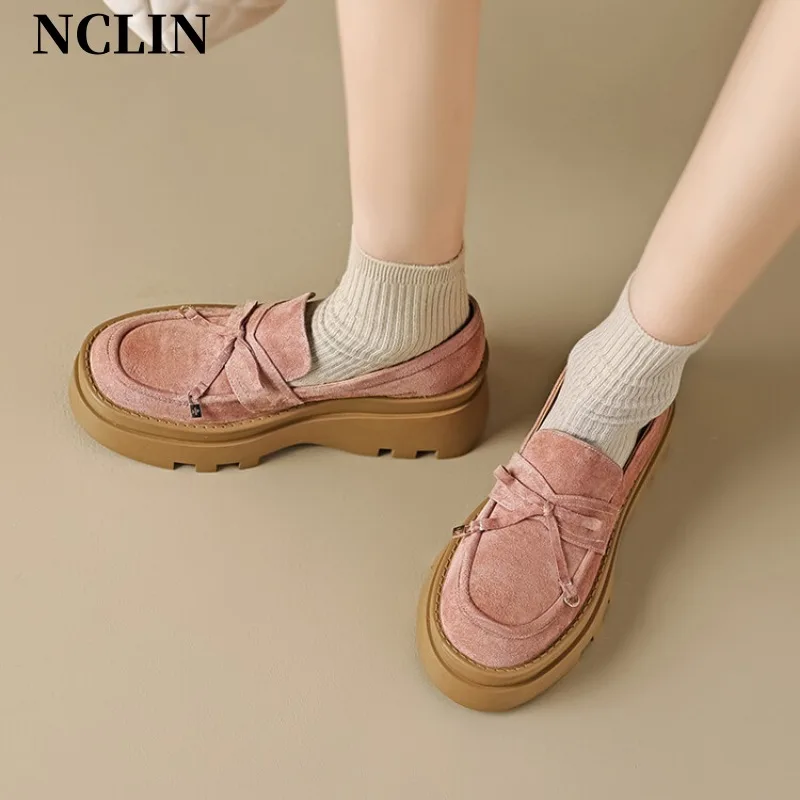 Женские туфли на массивном каблуке платформе с круглым носком лоферы ручной