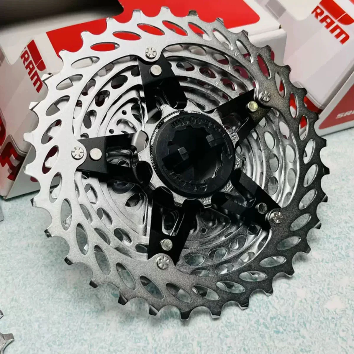 Фото Кассета SRAM PG-1130 на 11 скоростей |   Выберите 11-28T, 11-32T, 11-36T, 11-42T |   PowerGlide II |   Совместимость 1x/2x |   Безвтулочный редуктор Non-XD №5