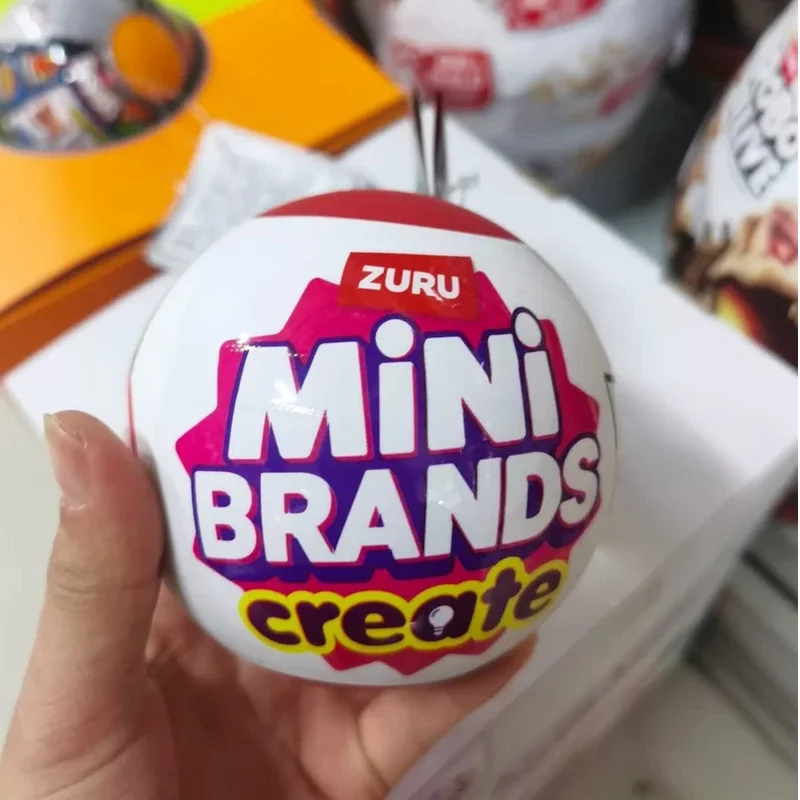 Фото Коллекционные миниатюры Zuru Mini Brands: создавай свои собственные мини-сюрпризы — пончики Krispy Kreme, кофейные напитки, еда. Эмблематические мини-фигурки для коллекционеров. №1