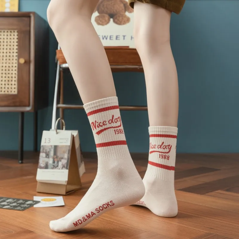 Fashion Trend Cotton Sports Socks Set for Women Casual Vintage Letter High Quality Cotton American Style Socks 5 Pairs Female
