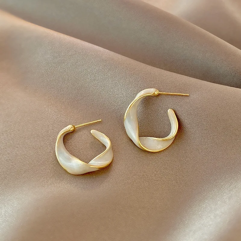 

KouCh 2022 New Earring Twist Copper Alloy Smooth Mental Earrings Two Cicle Round Shape Elegant Woman Jewelry Korean Style Fashio