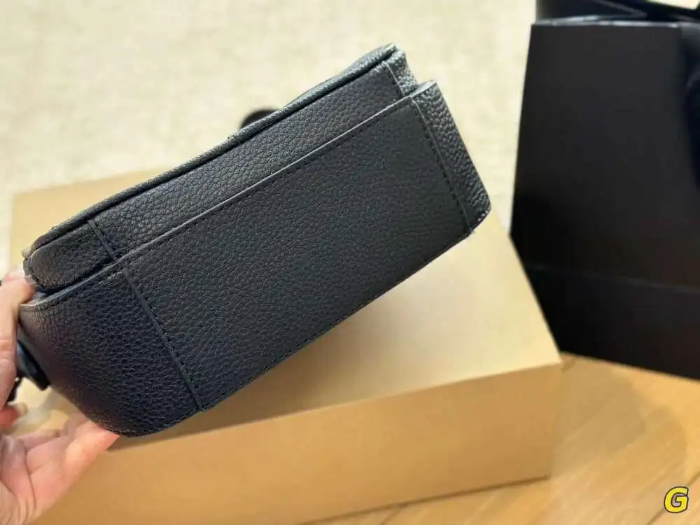 копировать1:1 Новая Подходящая По Цвету Сумка-меССенджер Style 1:1 Через Плечо 21*16 См