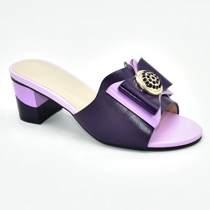 Новые женские туфли в африканском стиле тапочки с металлической отделкой и