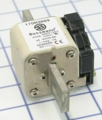 Предохранители: 170M3658 40A 690 В/170M3659 50A / 170M3660 63a/170M3661 80A (1 * FKE/78) aR