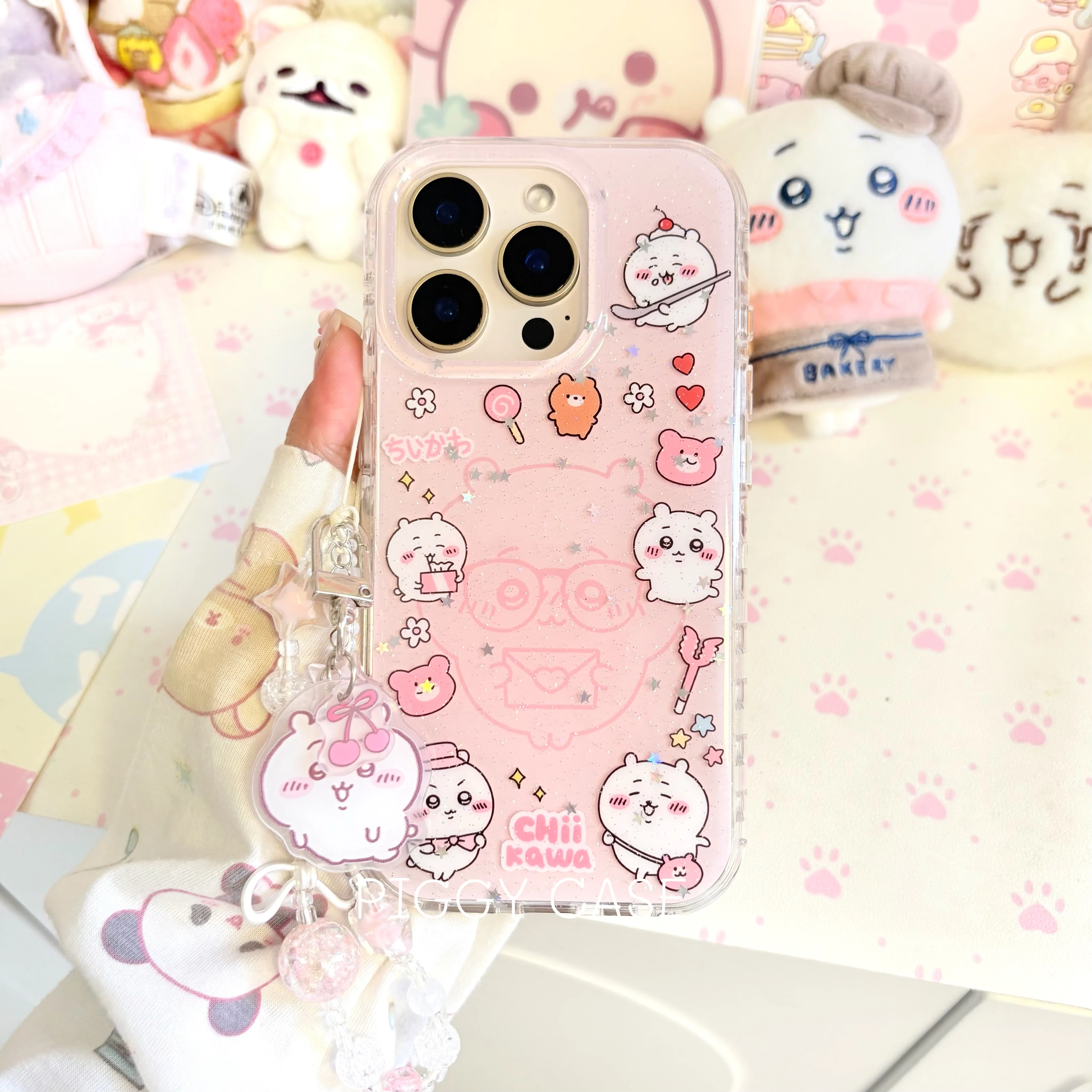 Фото Новый розовый чехол для iPhone 16 Pro Max с персонажами Chiikawa: милые мультяшные Хачиваре и Усаги, ударопрочный, прозрачный, мягкий, подарок для девочек, игрушки. №3