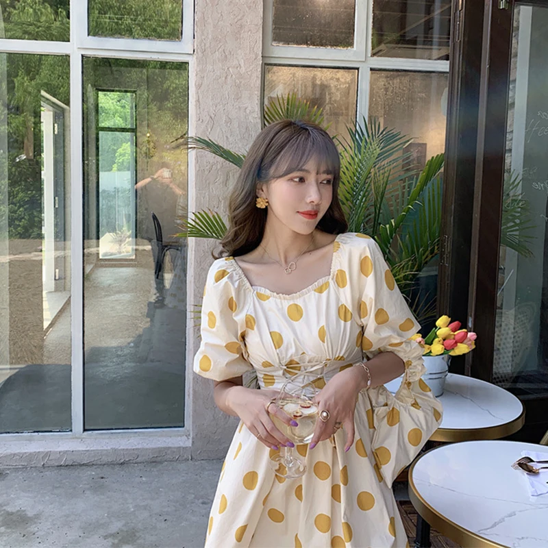 Рисунок 2 - Женское облегающее платье в горошек