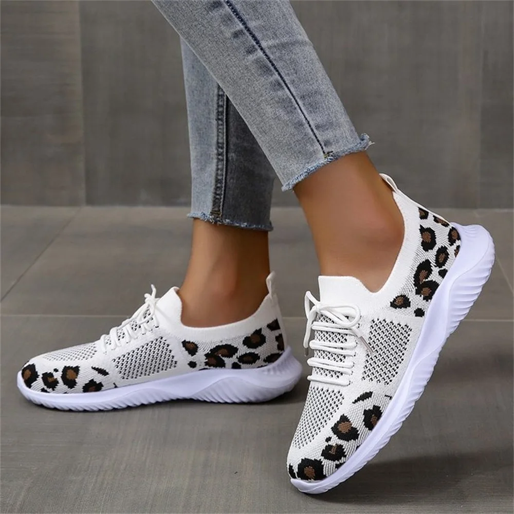

2023 New Large Size Women Shoes Fashion Comfortable Flat Sole Sneakers Women Mesh Breathable Lightweight Casual Shoes for Women