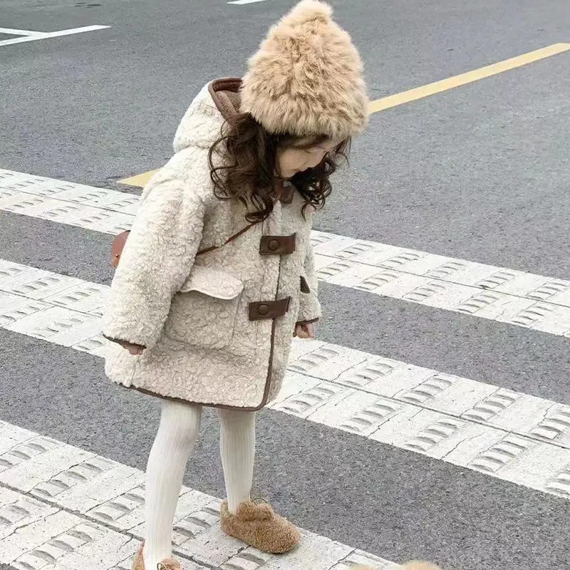 

Зимнее пальто для девочек, утепленное и теплое двустороннее флисовое пальто из ягненка, длинная модная куртка с капюшоном и кожаными пуговицами, верхняя одежда для девочек, комбинезон